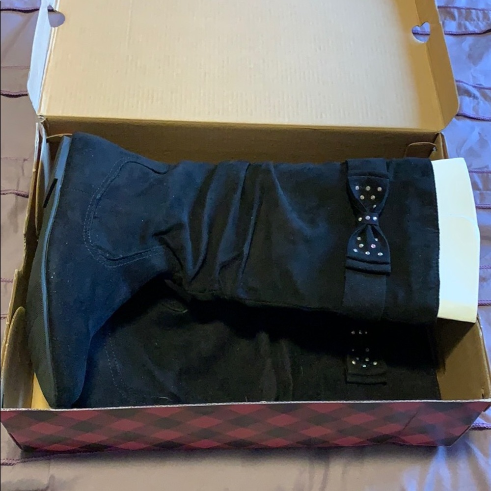 Arizona black boots